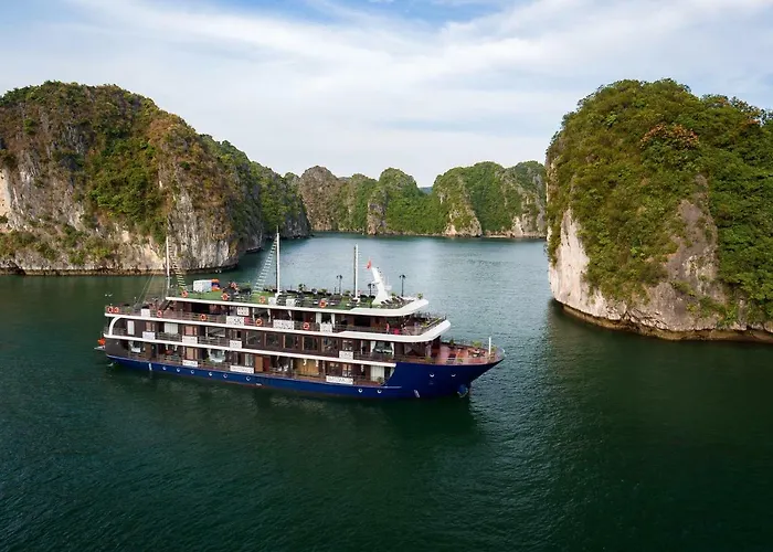 La Pandora Cruises Botel
