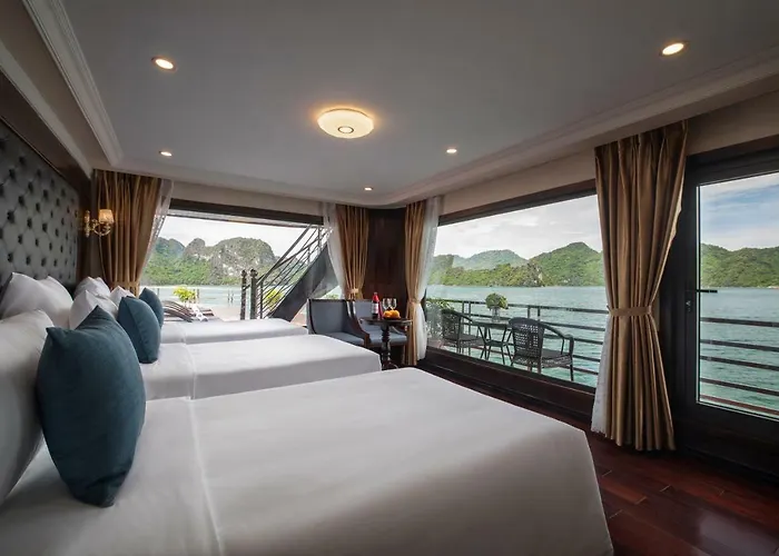 Botel La Pandora Cruises