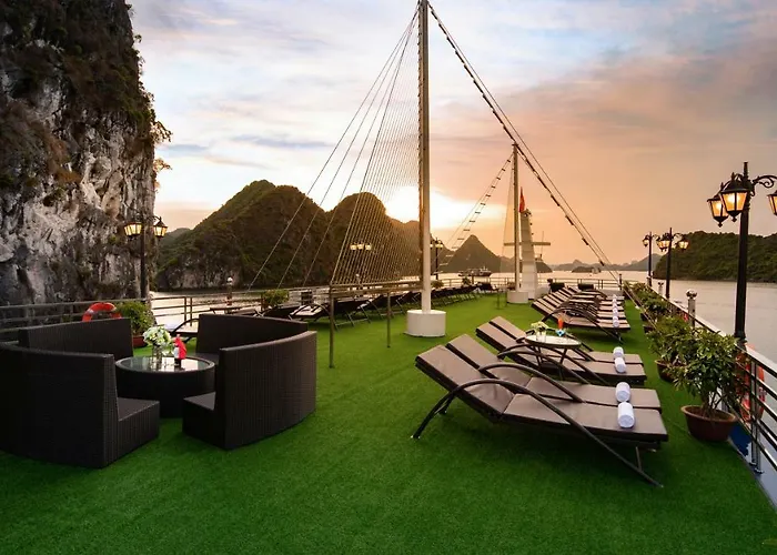 La Pandora Cruises Botel Ha Long